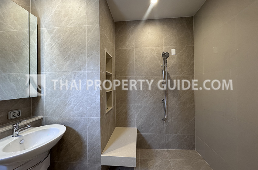 House with Shared Pool in Krung Thep Kritha 
